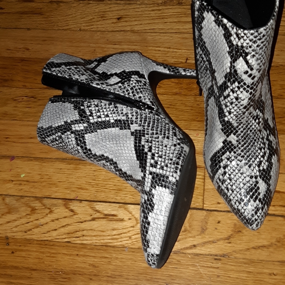 Shoe booties
